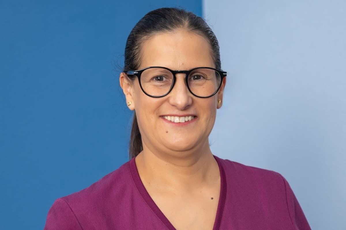 Sonia Vila, Auxiliar Veterinaria